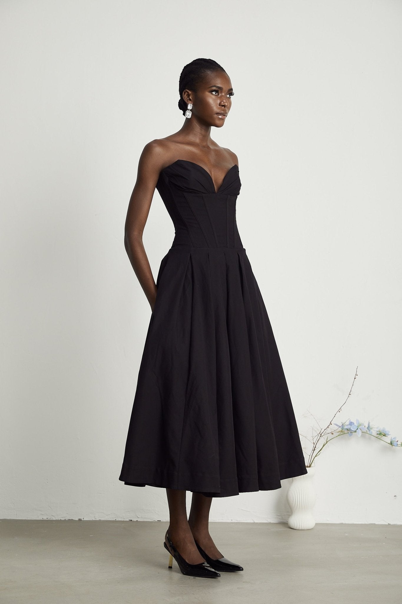 Vorina Luxury FashionKatherine off - shoulder corset midi dress in Black